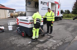 Mikrovlnný systém údržby asfaltových vozovek a opravy výtluků