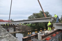 Fotogalerie z ukládání mostních nosníků