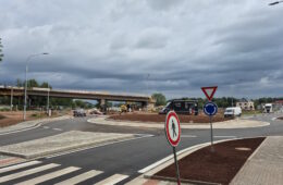 Nová okružní křižovatka v Bělovsi je hotová!